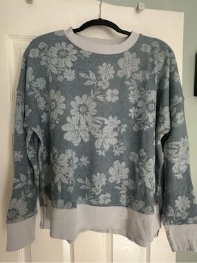 Time and Tru Blue Floral Crewneck Sweater